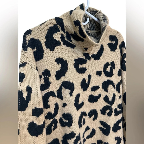 DKNY TURTLENECK LEOPARD PRINT SWEATER - Picture 3 of 5